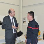 remise de la médaille de la ville de Honfleur à un jeune pompier