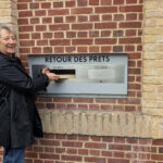 Une boîte de retour de documents installée à l’arrière de la médiathèque 1