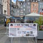 Des bâches installées en ville pour aider les commerçants 